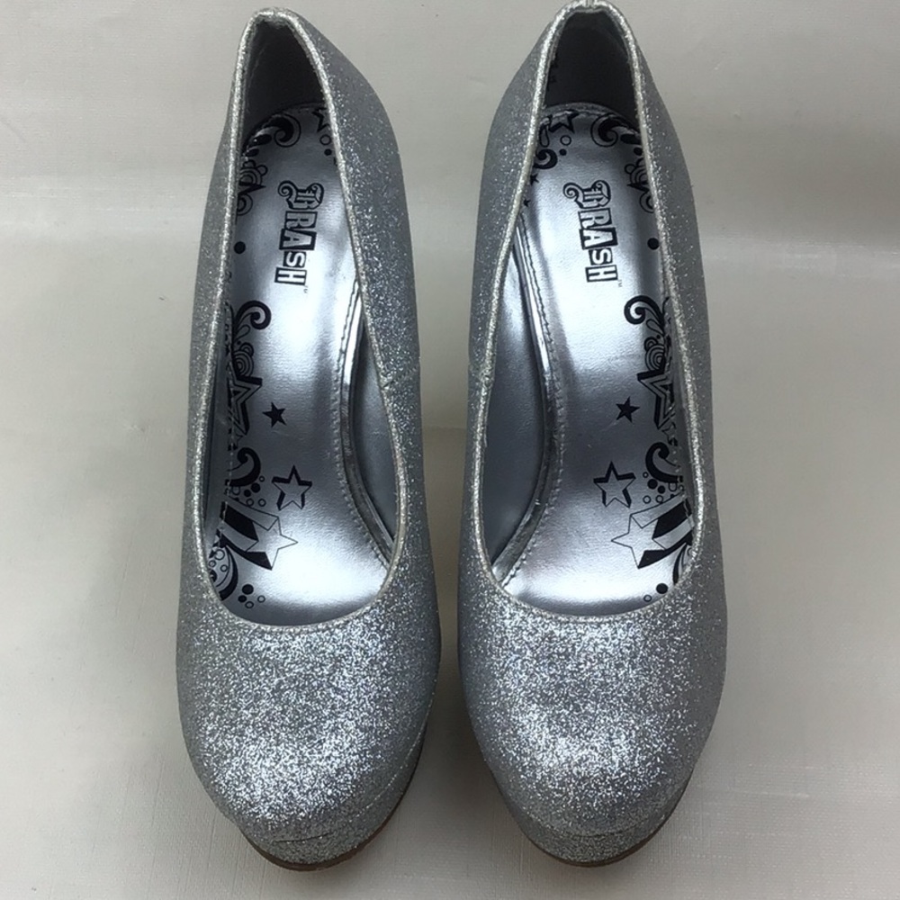 Silver Heels Size 8.5 - Picture 3 of 6